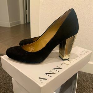 Ann Taylor black blocked heels